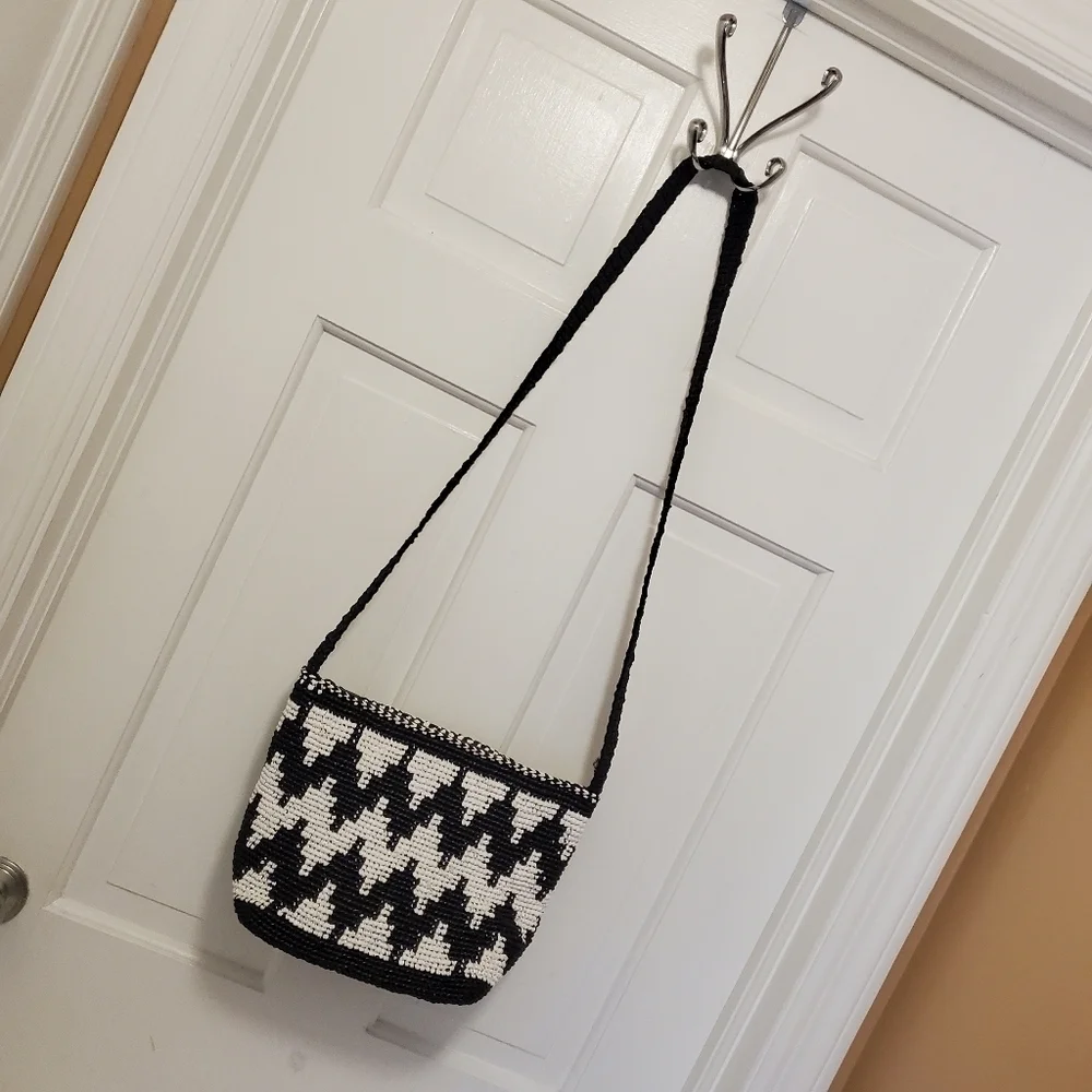 CHIKUMBUSO Black & White Crossbody Bag